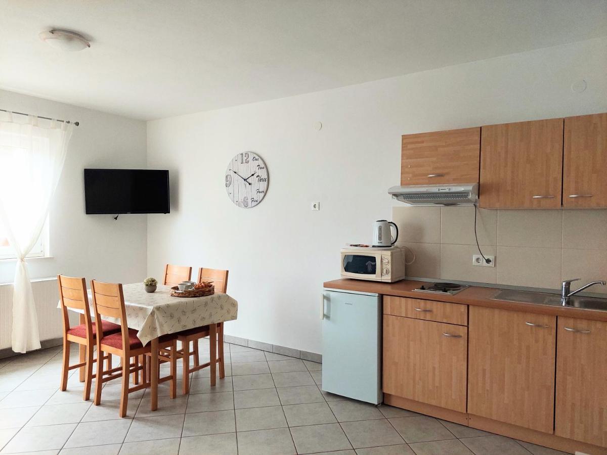 Apartments Dia ザオストログ エクステリア 写真